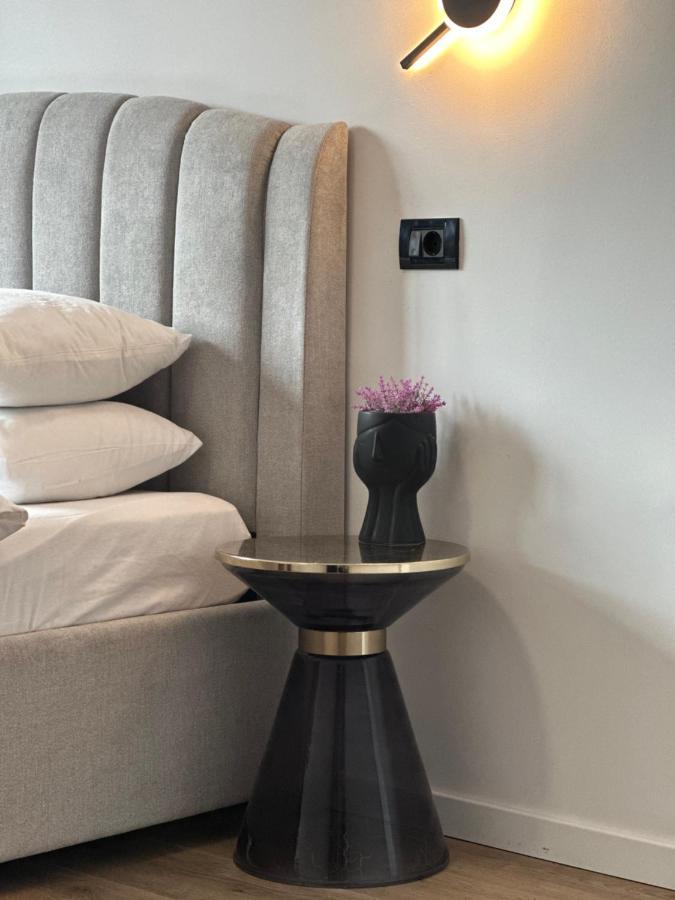 Peaceful Condo For Romantic Getaways Near Black Church - 3Min Walk Brasov Bagian luar foto